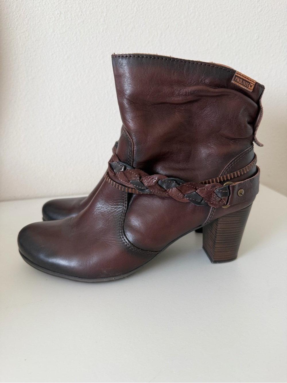 Pikolinos Women's Brown Leather Braided Strap Booties